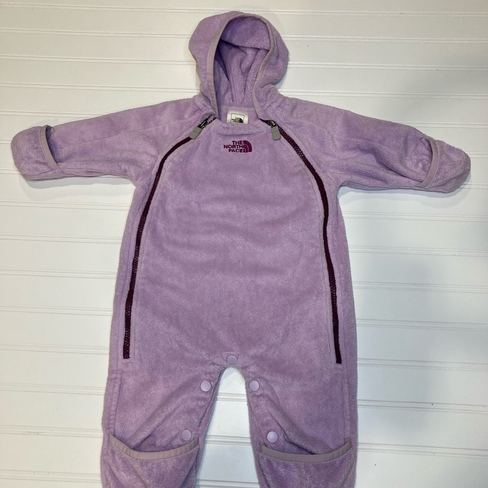 3-6m toddles north face onesie suit